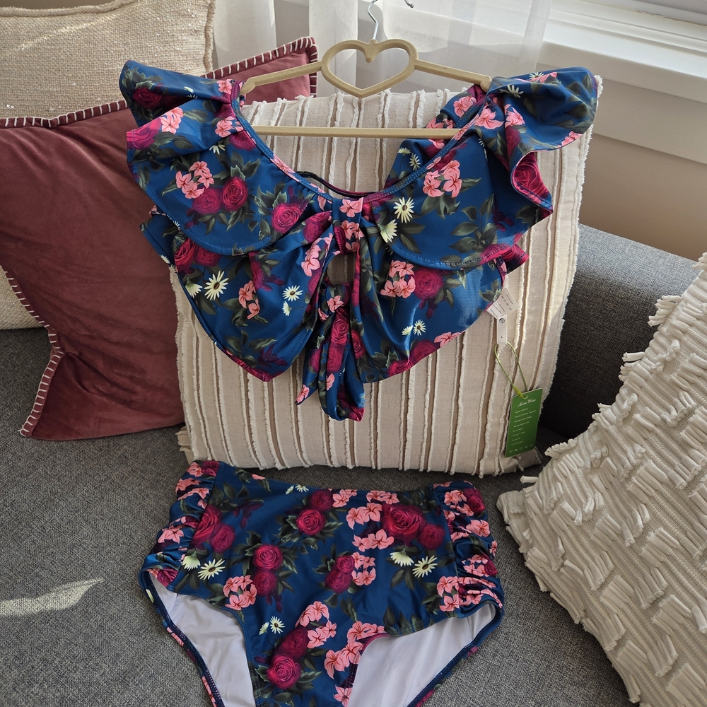 **NWT Peddney Floral 2- Piece swinsuit. ** - Picture 2 of 10